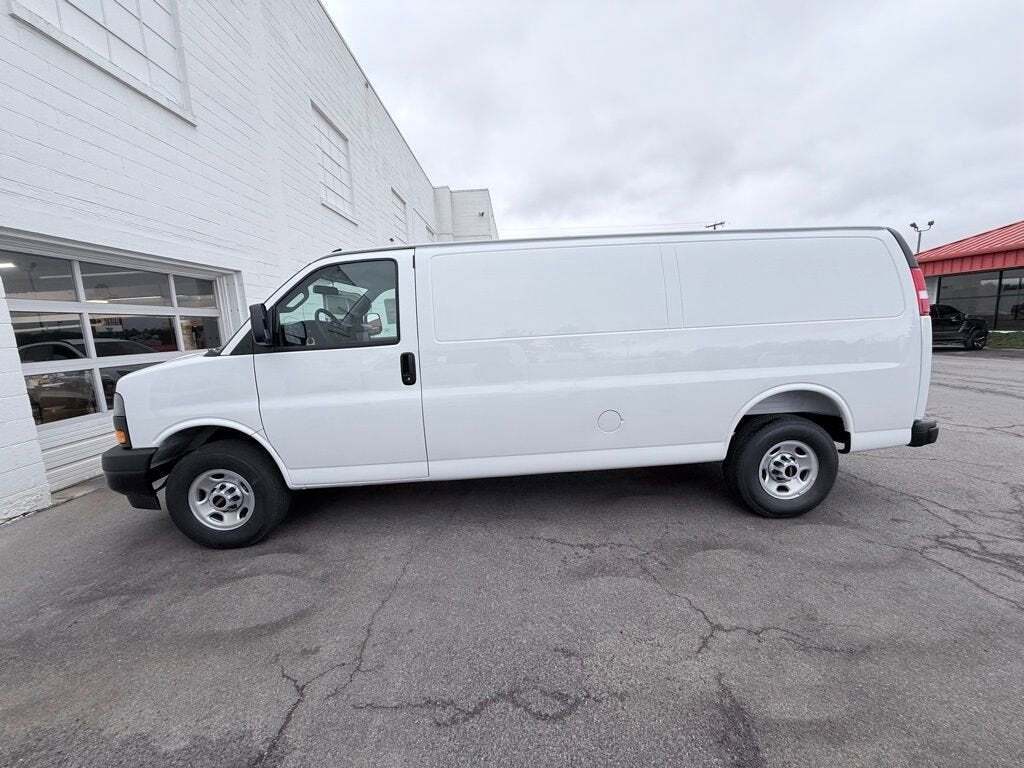 2025 GMC Savana 3500