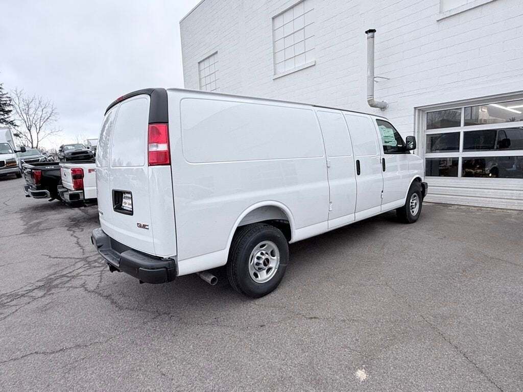 2025 GMC Savana 3500