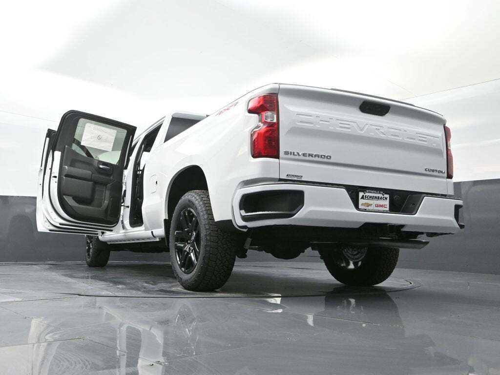 2025 Chevrolet Silverado 1500 Custom