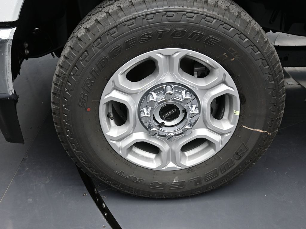 2026 Ford F-350 Super Duty XLT