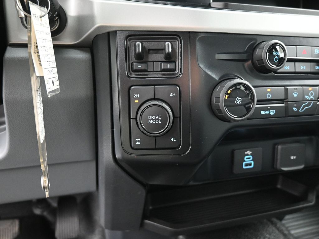 2026 Ford F-350 Super Duty XLT