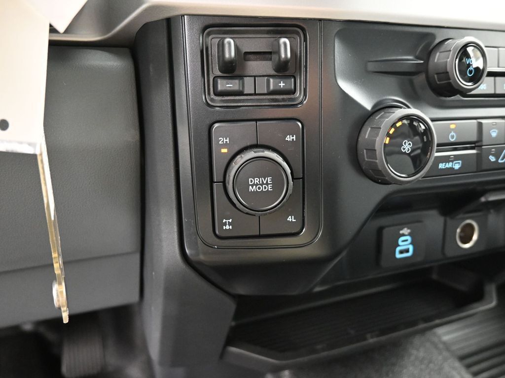 2026 Ford Super Duty F-350 SRW XLT