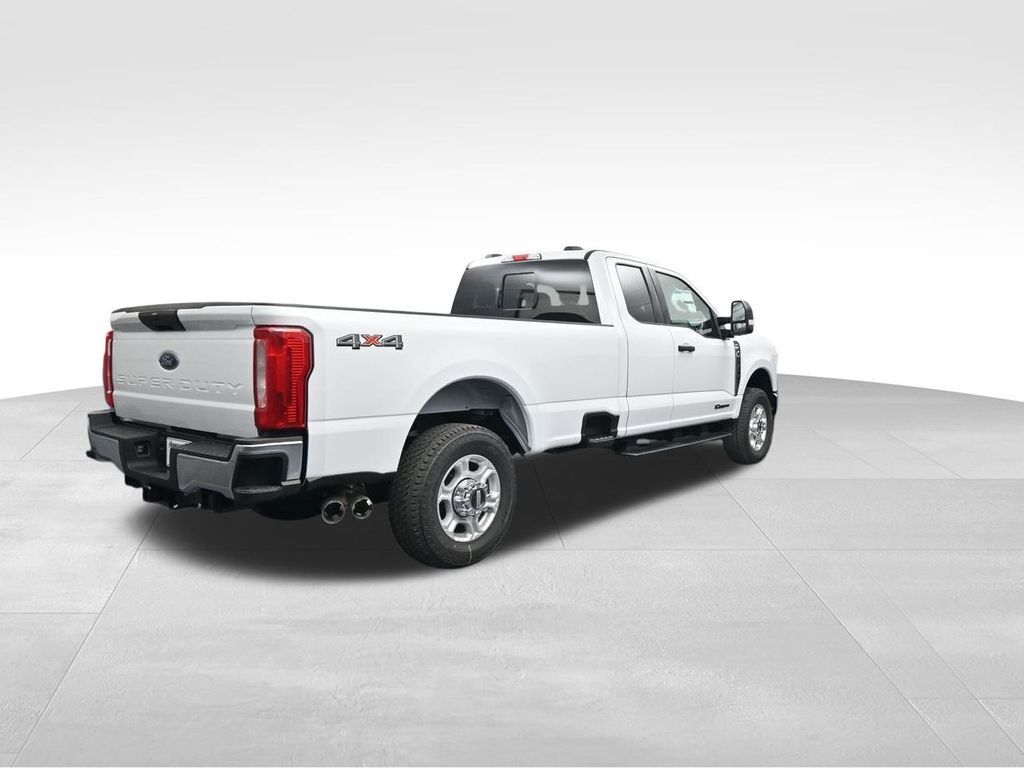 2026 Ford Super Duty F-350 SRW XLT