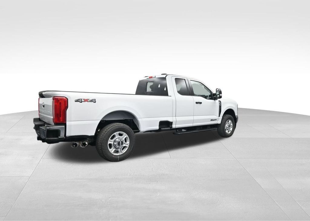 2026 Ford Super Duty F-350 SRW XLT