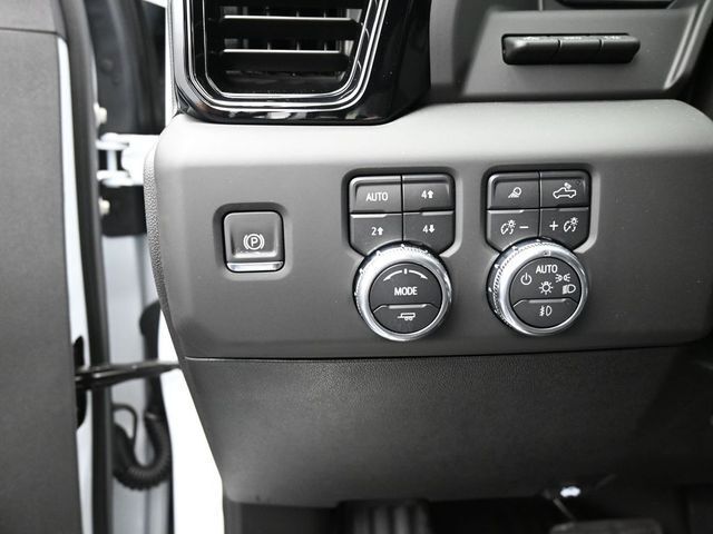 2025 GMC Sierra 2500HD 4WD Crew Cab Standard Bed AT4