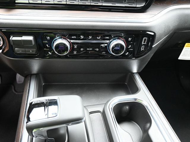 2025 GMC Sierra 1500 4WD Crew Cab Short Box SLT
