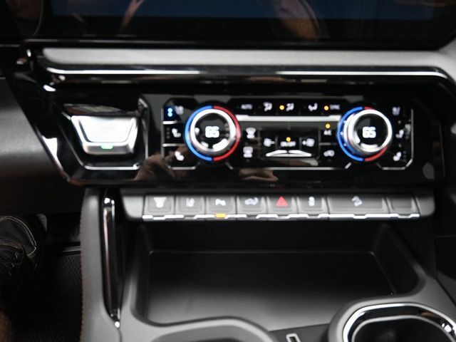 2025 GMC Sierra 2500HD 4WD Crew Cab Standard Bed AT4
