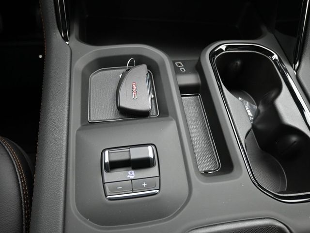 2025 GMC Sierra 2500HD 4WD Crew Cab Standard Bed AT4