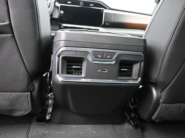2025 GMC Sierra 2500HD 4WD Crew Cab Standard Bed Denali