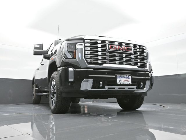 2025 GMC Sierra 2500HD 4WD Crew Cab Standard Bed Denali