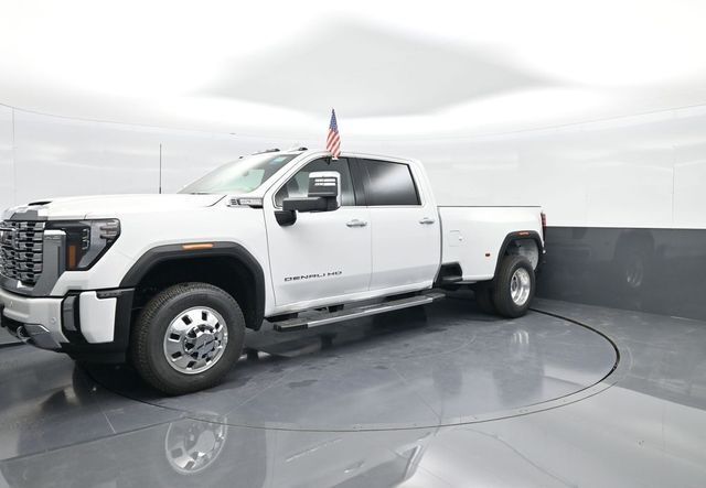 2025 GMC Sierra 3500HD 4WD Crew Cab Long Bed Denali