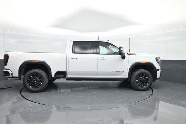 2025 GMC Sierra 2500HD 4WD Crew Cab Standard Bed AT4