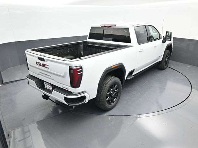 2025 GMC Sierra 2500HD 4WD Crew Cab Standard Bed AT4