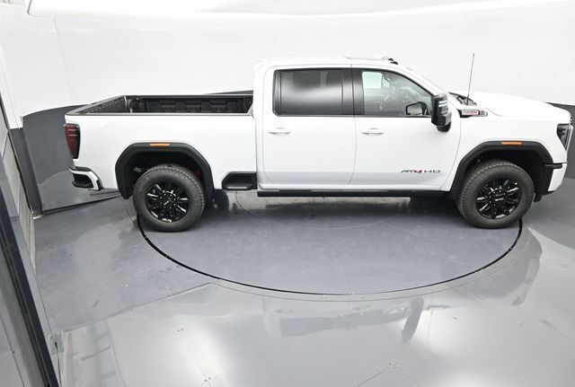 2025 GMC Sierra 2500HD 4WD Crew Cab Standard Bed AT4