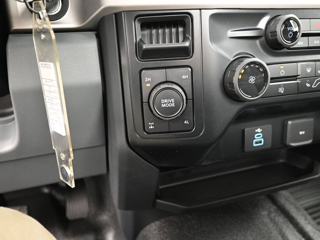 2026 Ford Super Duty F-350 SRW XL