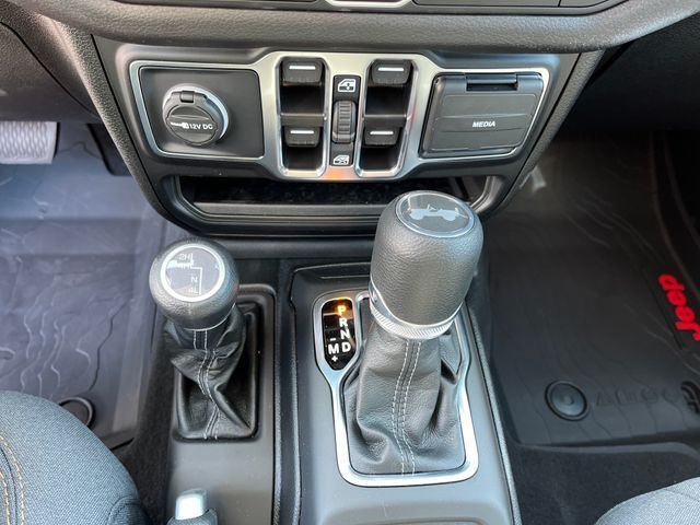 2025 Jeep Wrangler 4-Door Summit 4x4