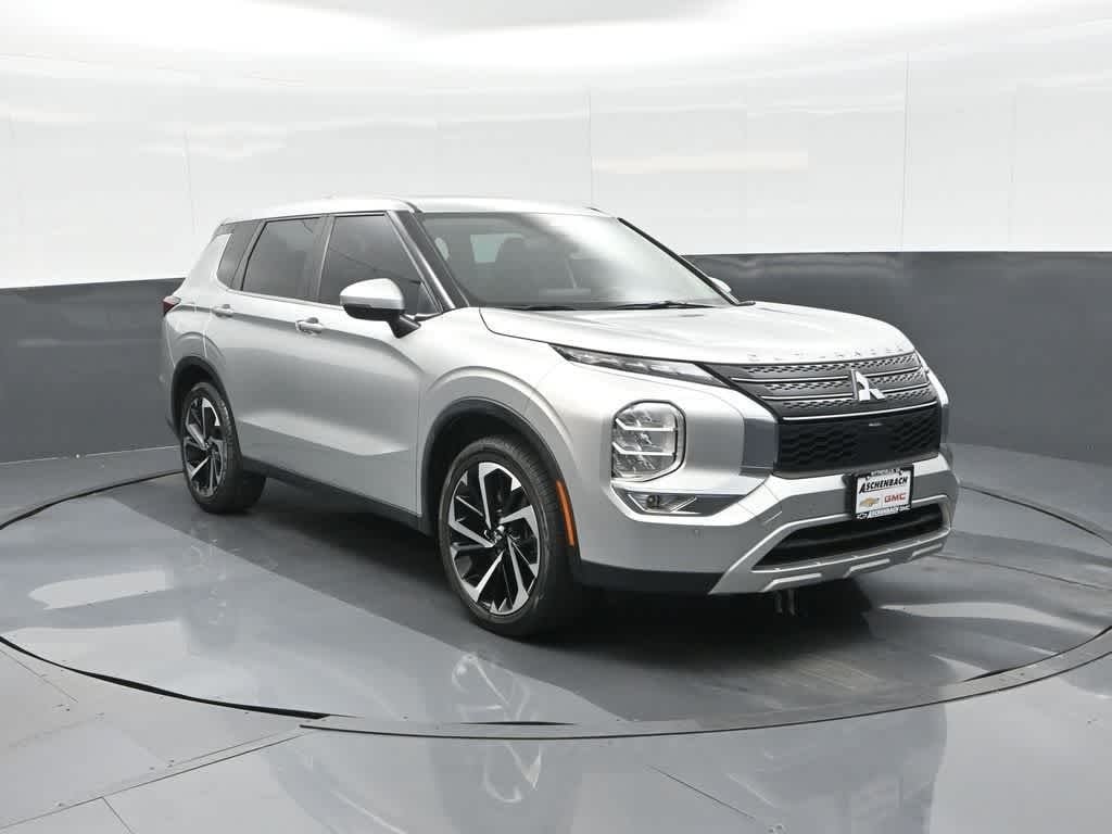 2023 Mitsubishi Outlander SE