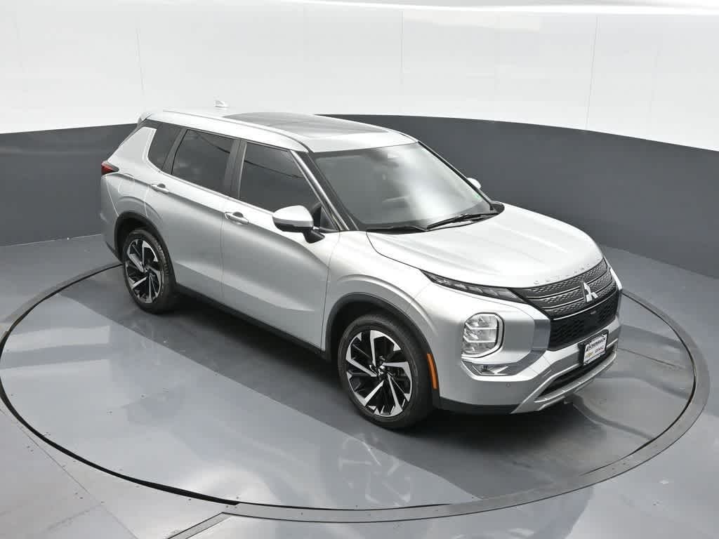 2023 Mitsubishi Outlander SE