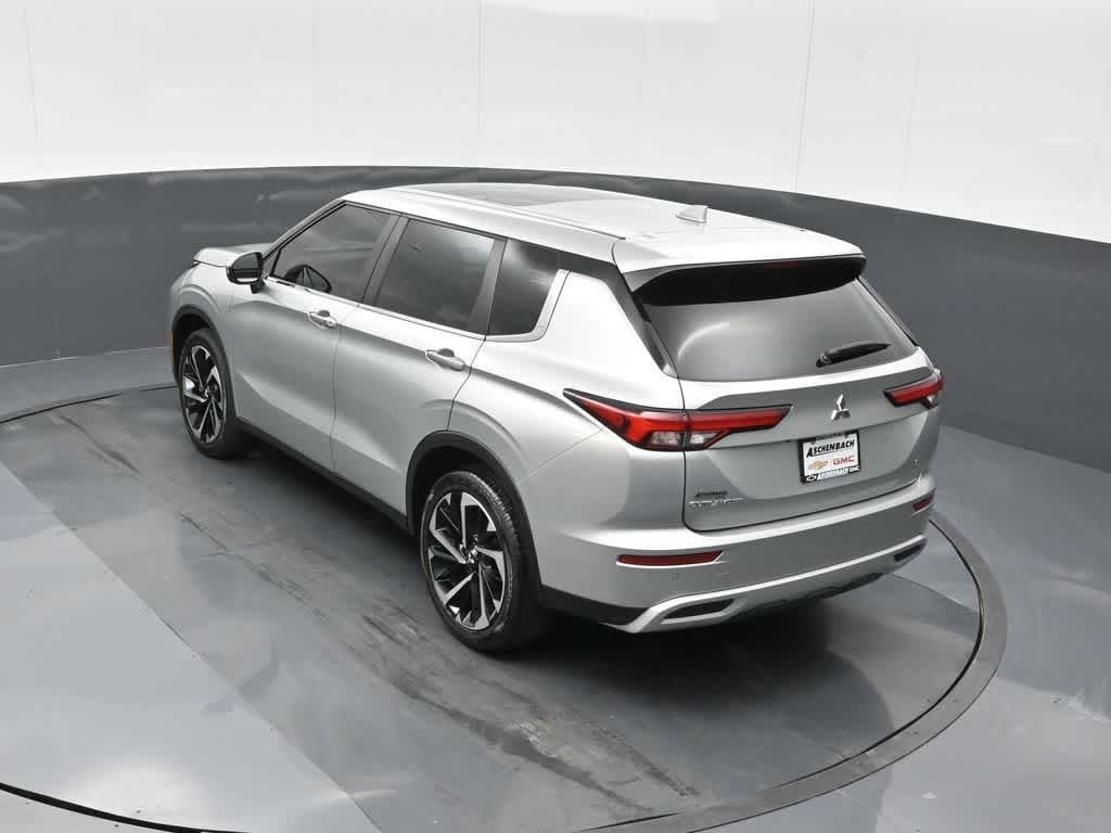 2023 Mitsubishi Outlander SE