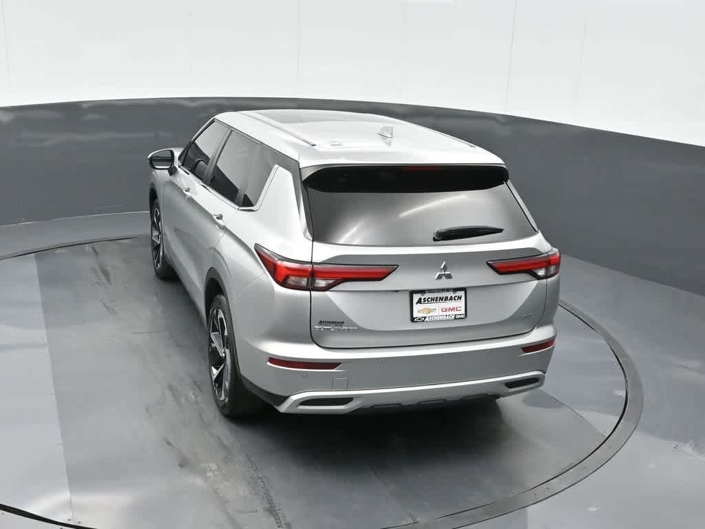 2023 Mitsubishi Outlander SE