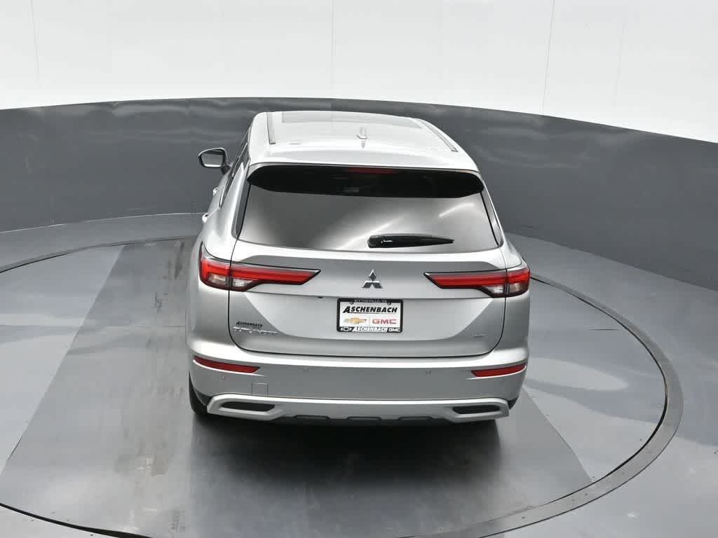 2023 Mitsubishi Outlander SE