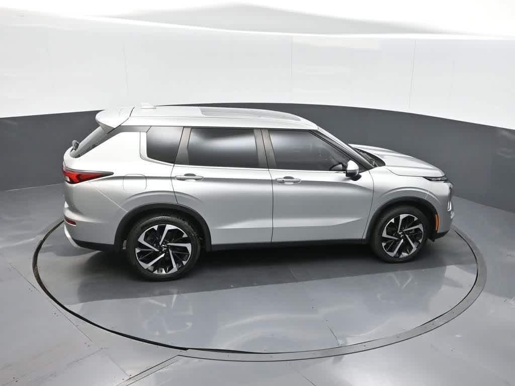 2023 Mitsubishi Outlander SE