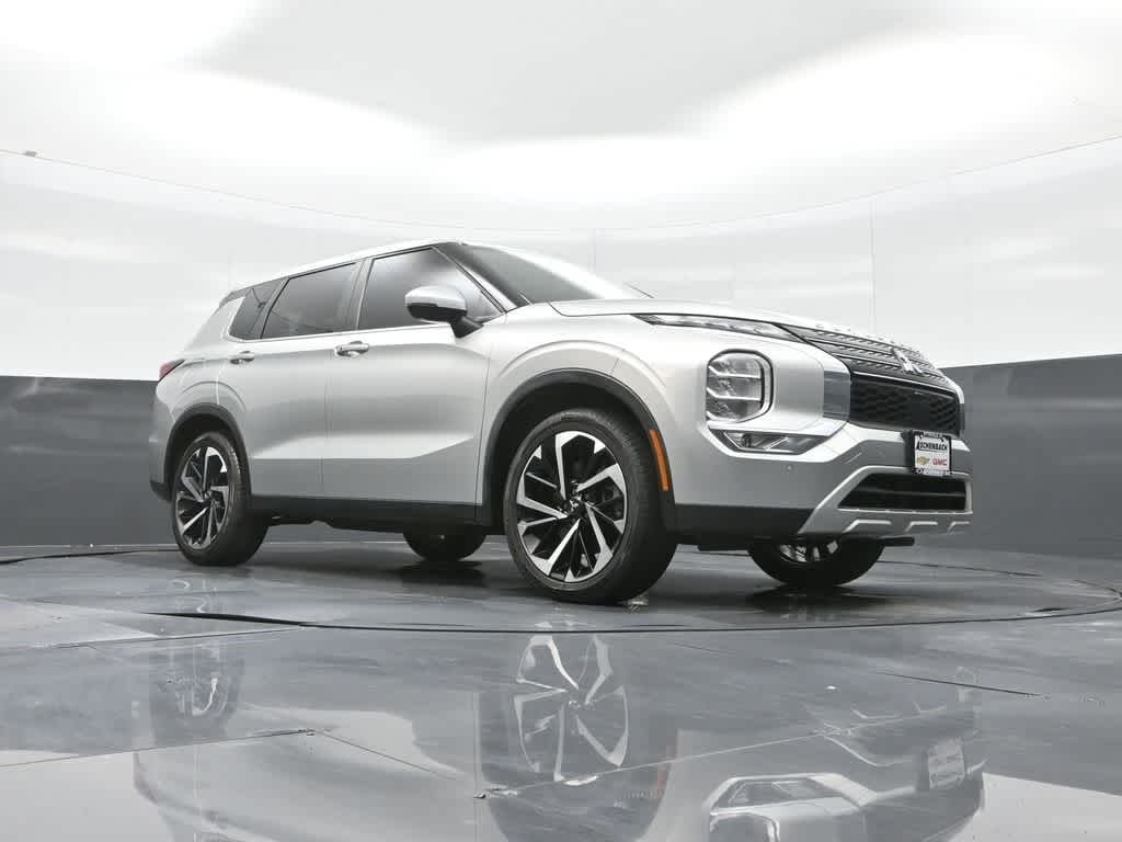 2023 Mitsubishi Outlander SE