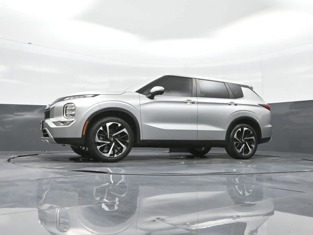 2023 Mitsubishi Outlander SE