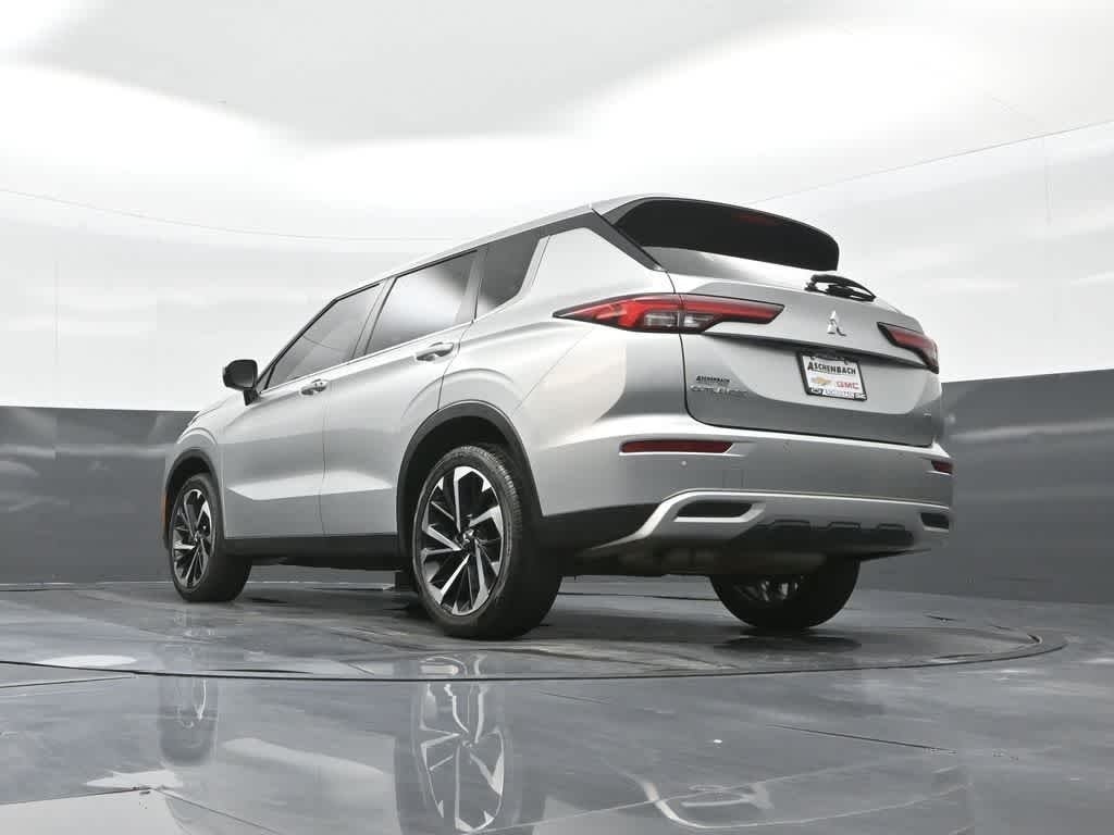 2023 Mitsubishi Outlander SE