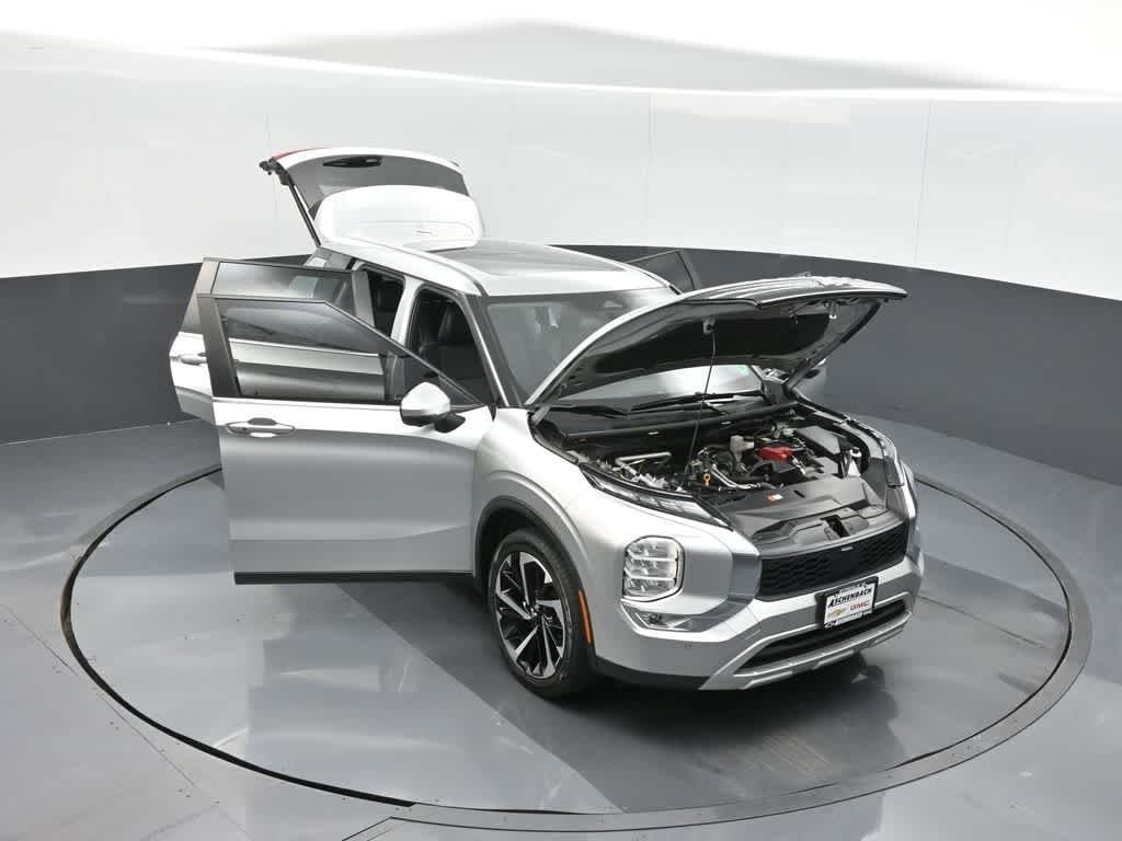 2023 Mitsubishi Outlander SE