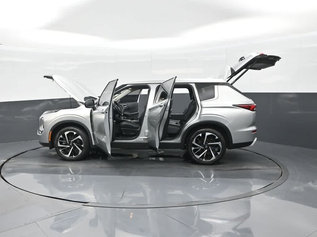 2023 Mitsubishi Outlander SE