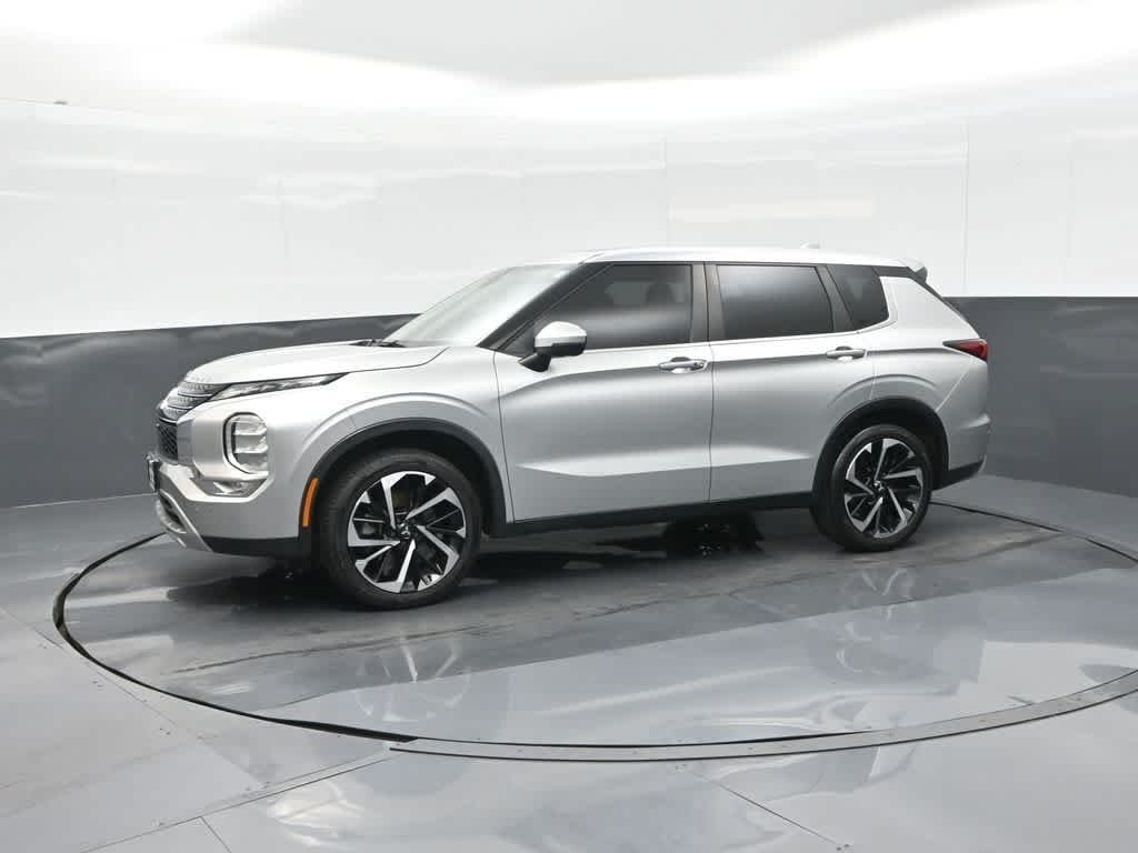 2023 Mitsubishi Outlander SE
