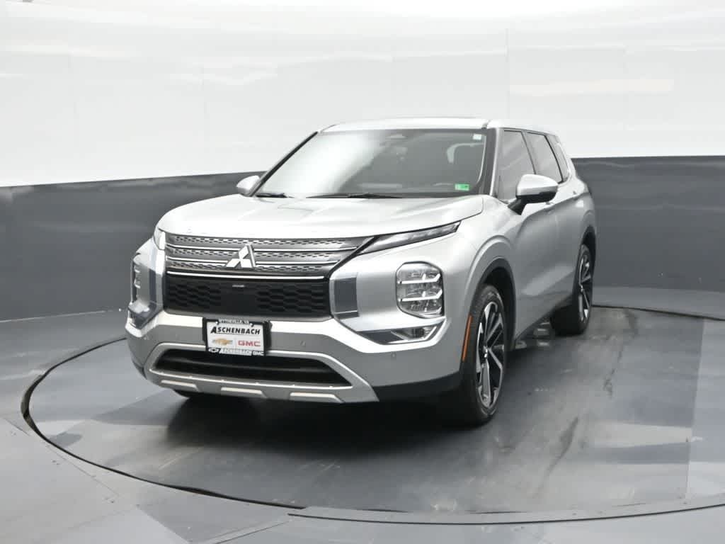 2023 Mitsubishi Outlander SE