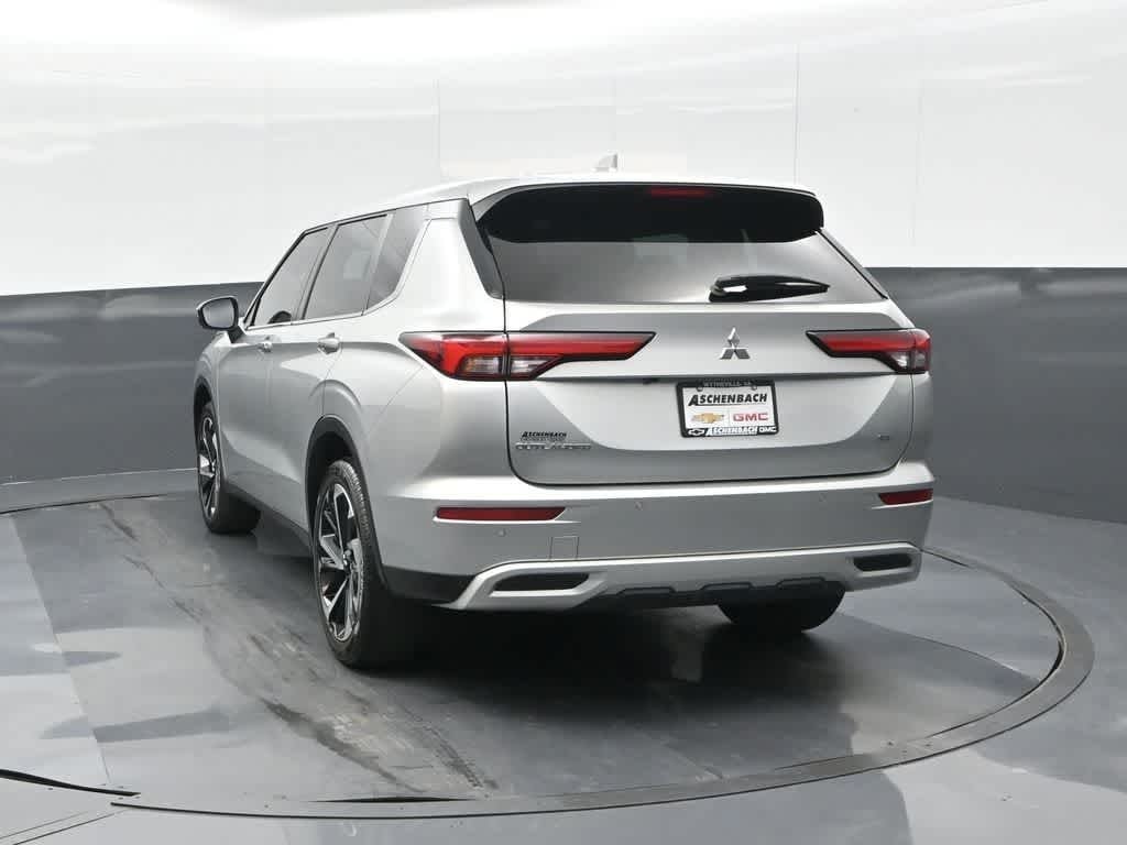 2023 Mitsubishi Outlander SE