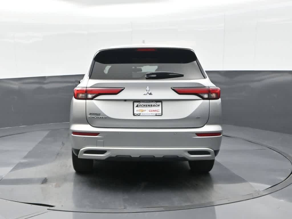 2023 Mitsubishi Outlander SE