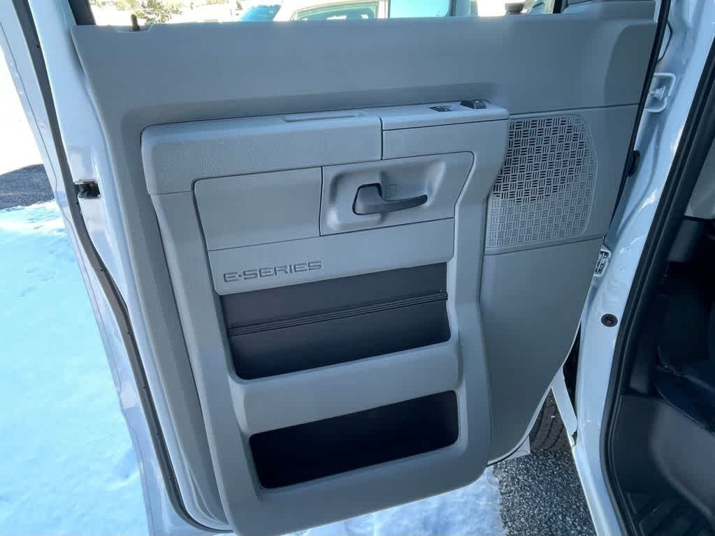 2024 Ford E-450 Cutaway 