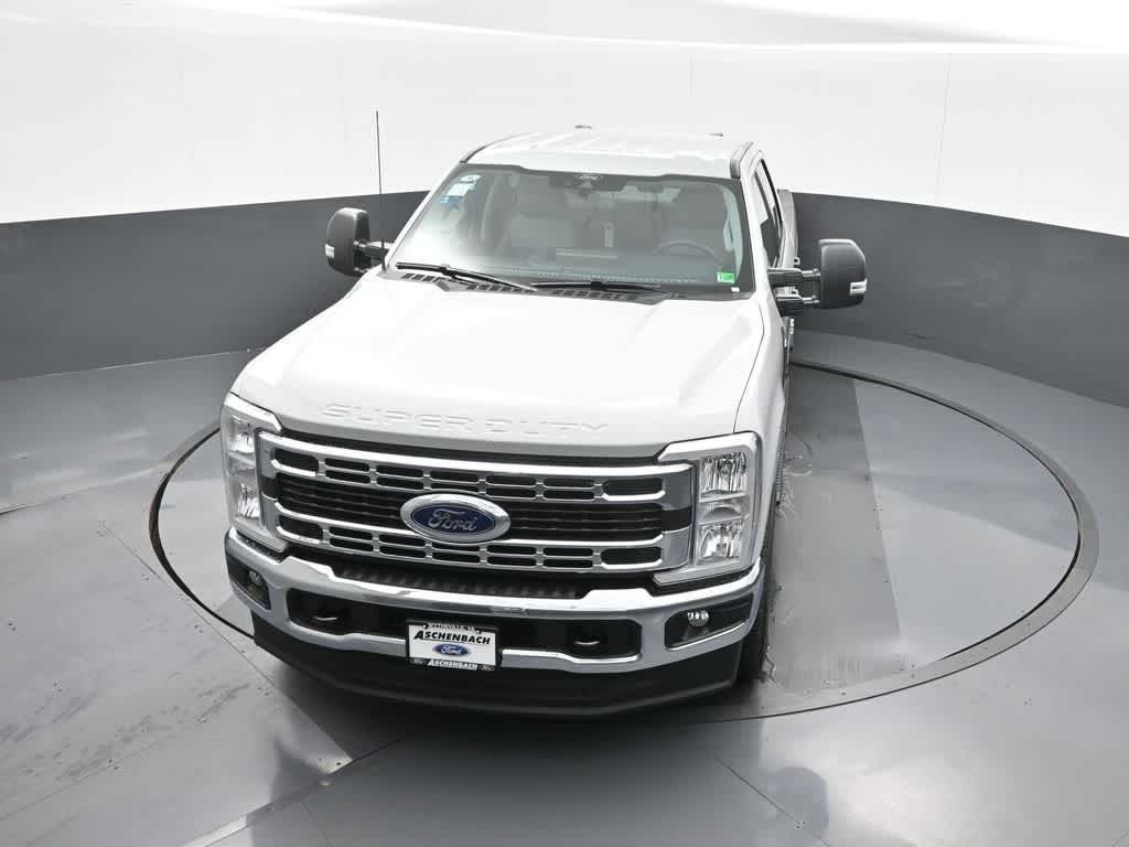 2026 Ford Super Duty F-350 SRW XLT