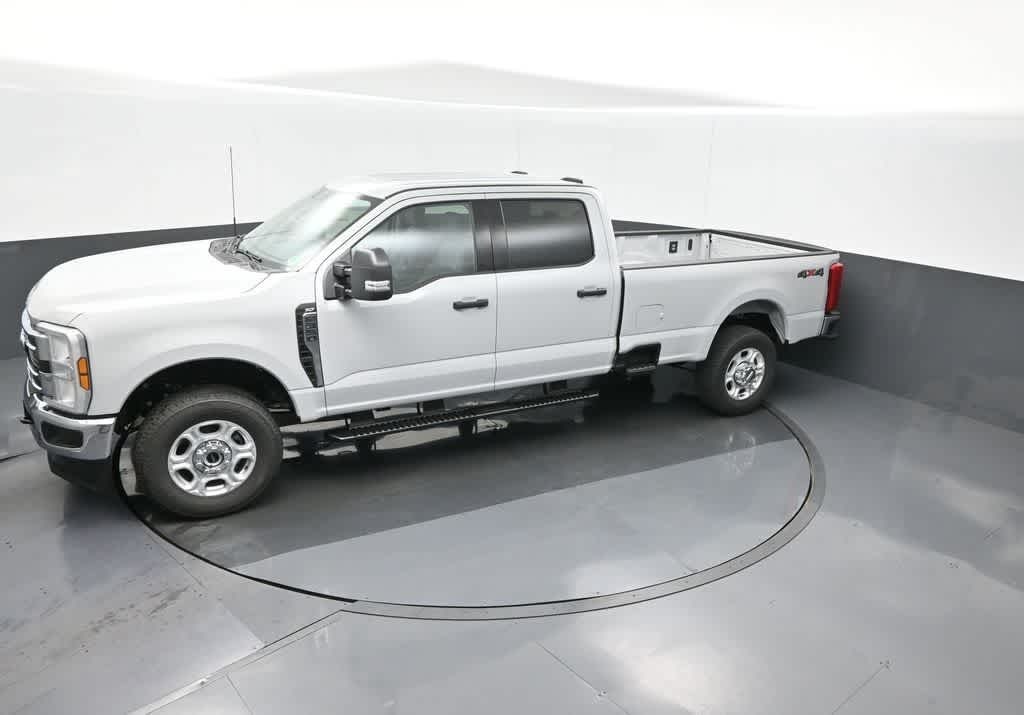 2026 Ford Super Duty F-350 SRW XLT