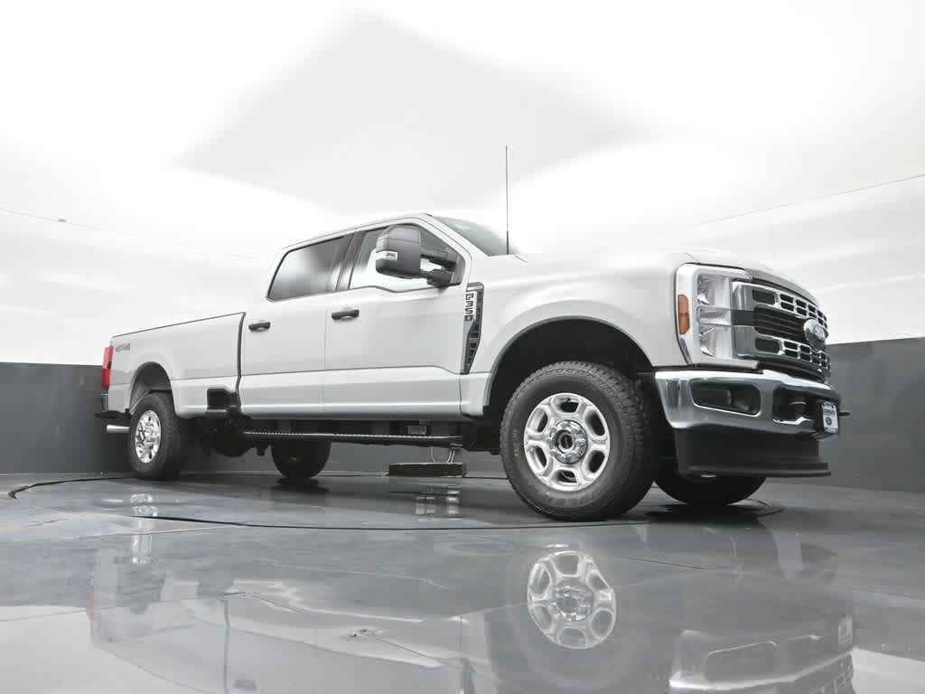 2026 Ford Super Duty F-350 SRW XLT