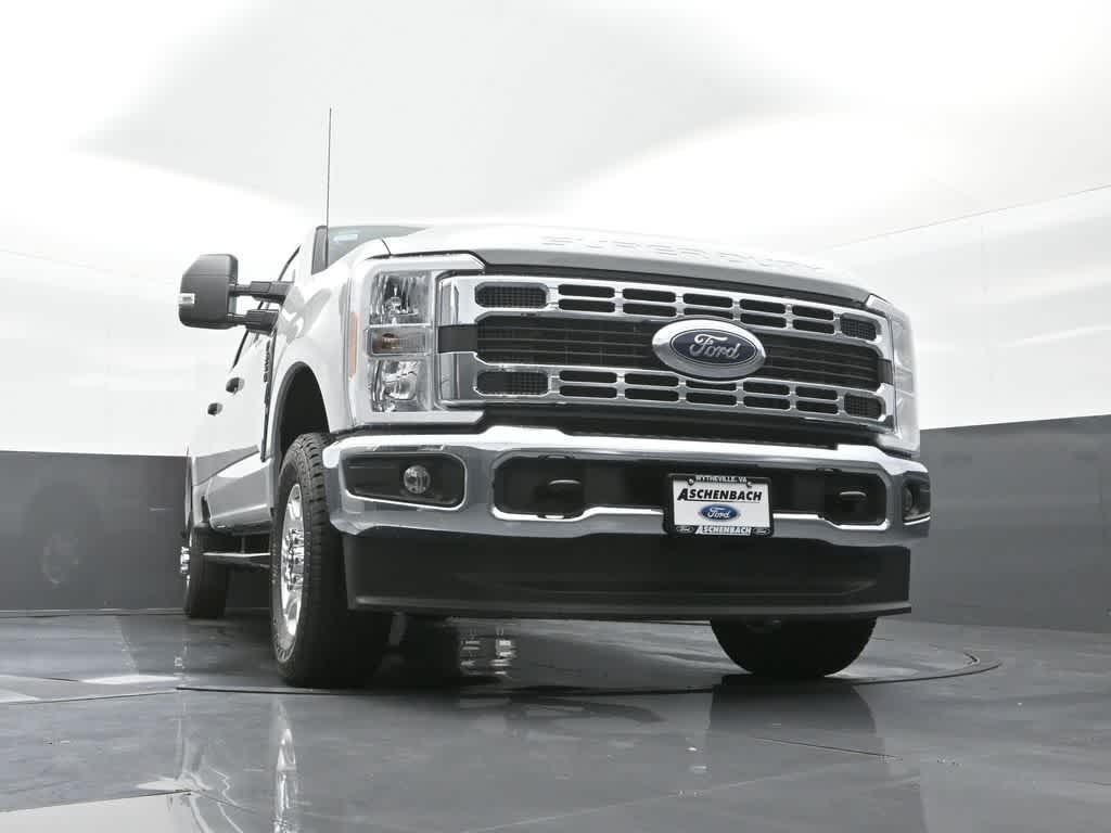 2026 Ford Super Duty F-350 SRW XLT