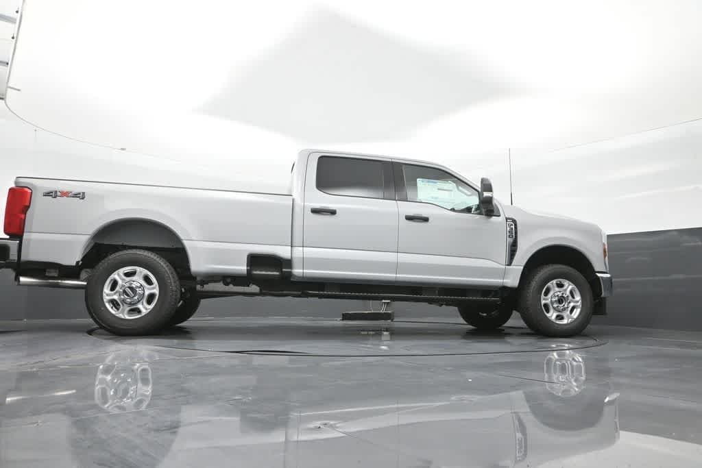 2026 Ford Super Duty F-350 SRW XLT