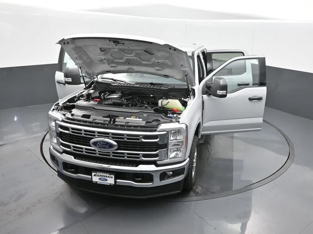 2026 Ford Super Duty F-350 SRW XLT