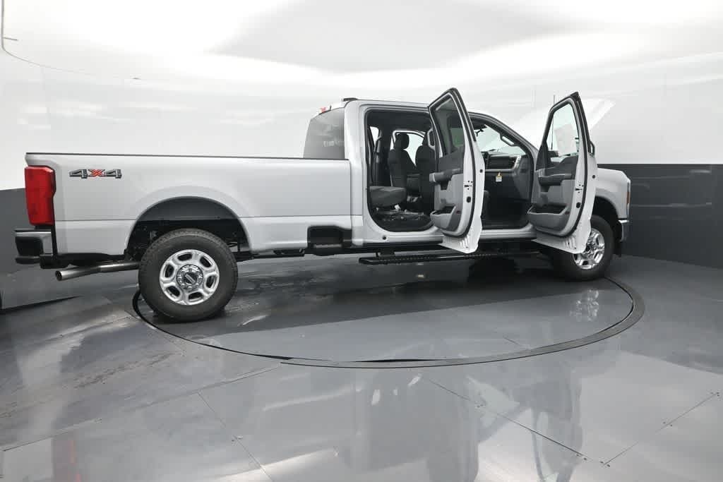 2026 Ford Super Duty F-350 SRW XLT