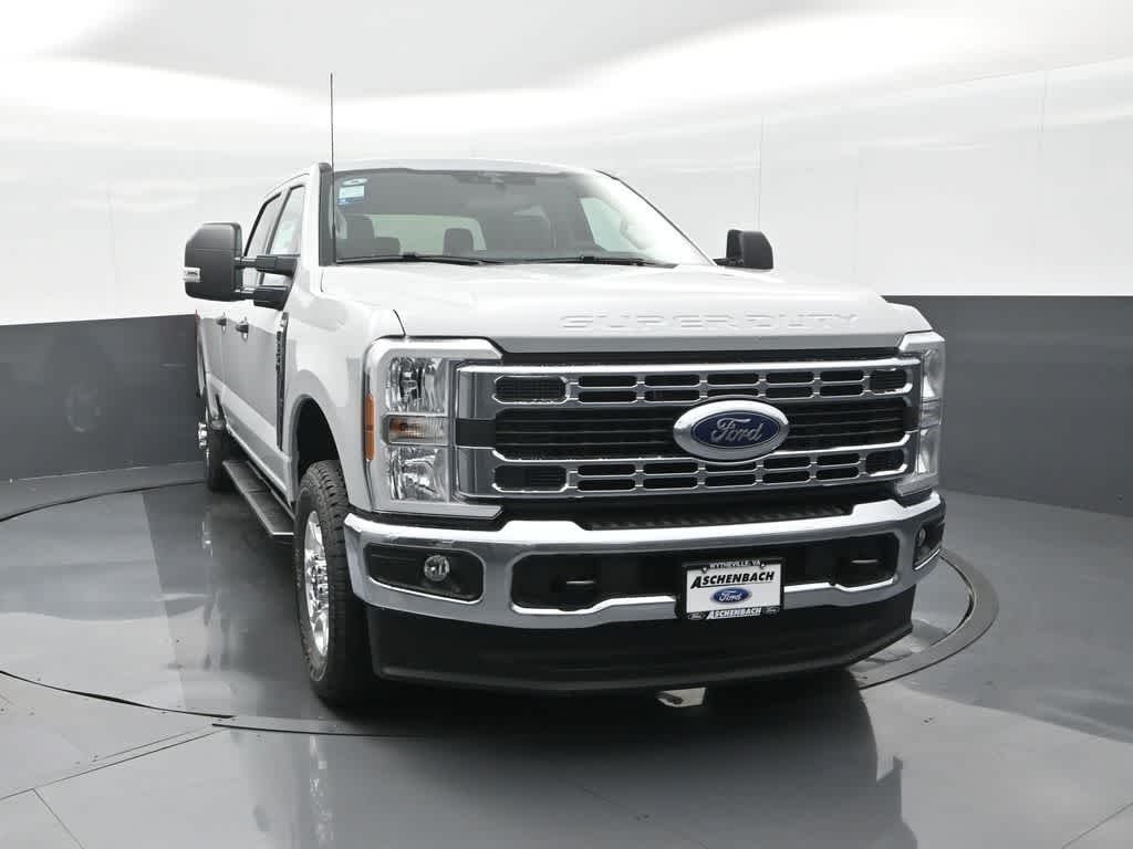 2026 Ford Super Duty F-350 SRW XLT