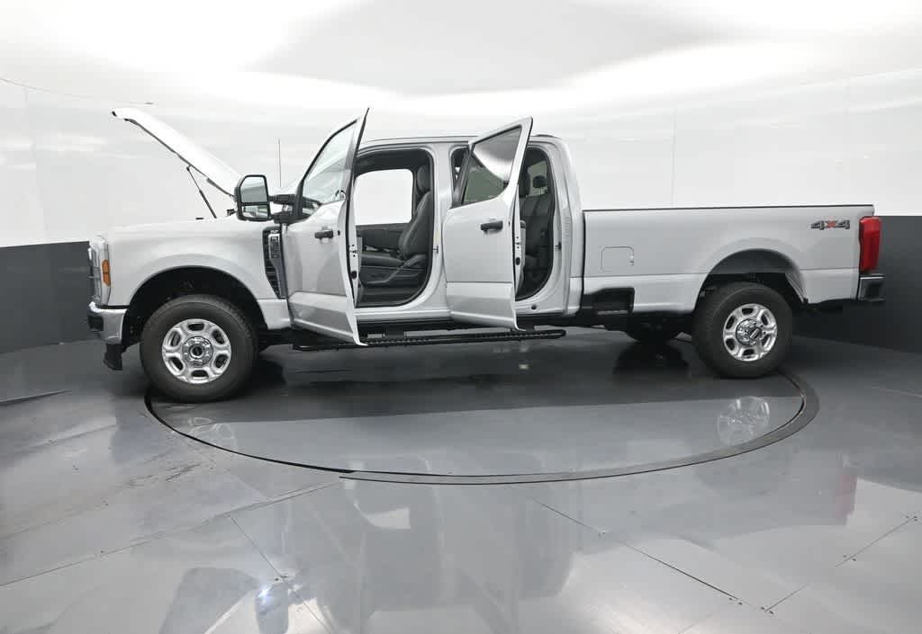 2026 Ford Super Duty F-350 SRW XLT