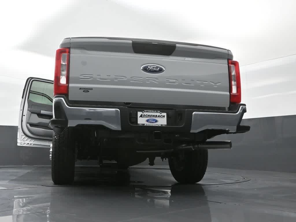 2026 Ford Super Duty F-350 SRW XLT