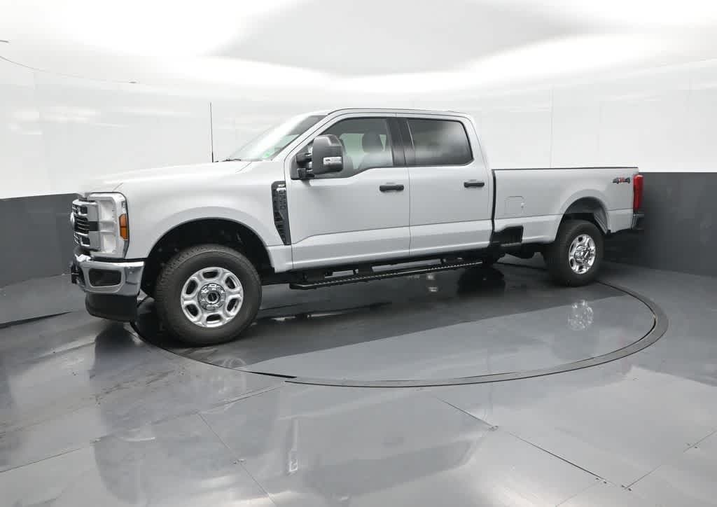 2026 Ford Super Duty F-350 SRW XLT