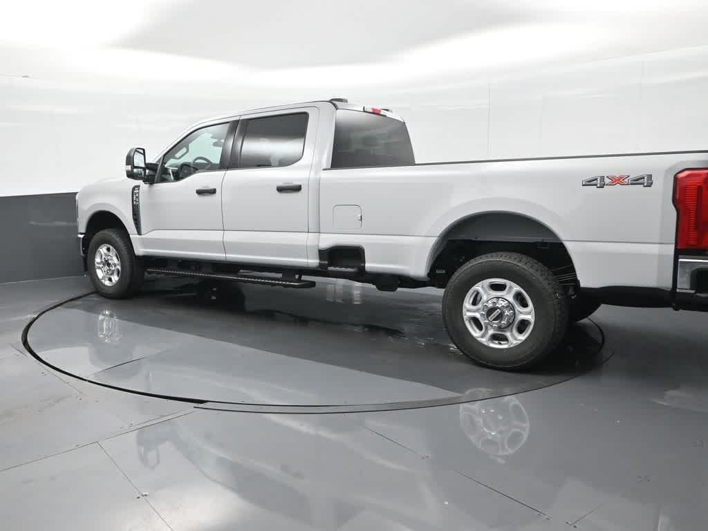 2026 Ford Super Duty F-350 SRW XLT