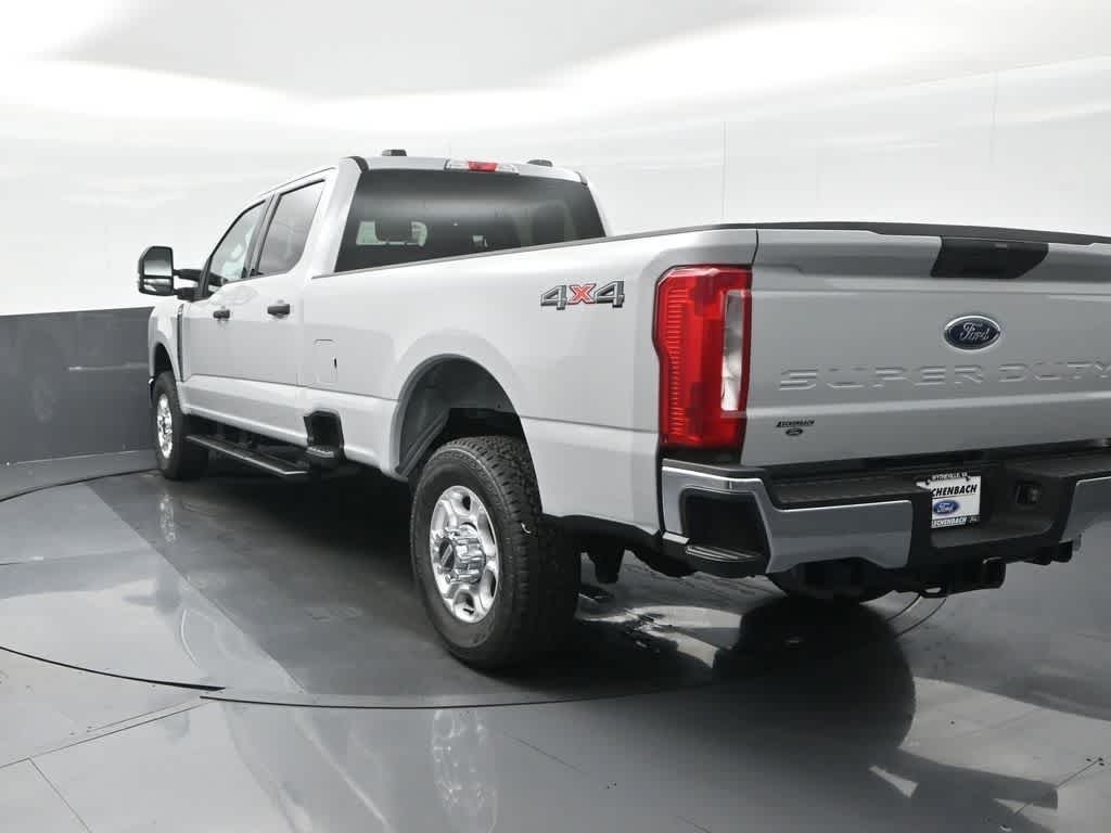2026 Ford Super Duty F-350 SRW XLT