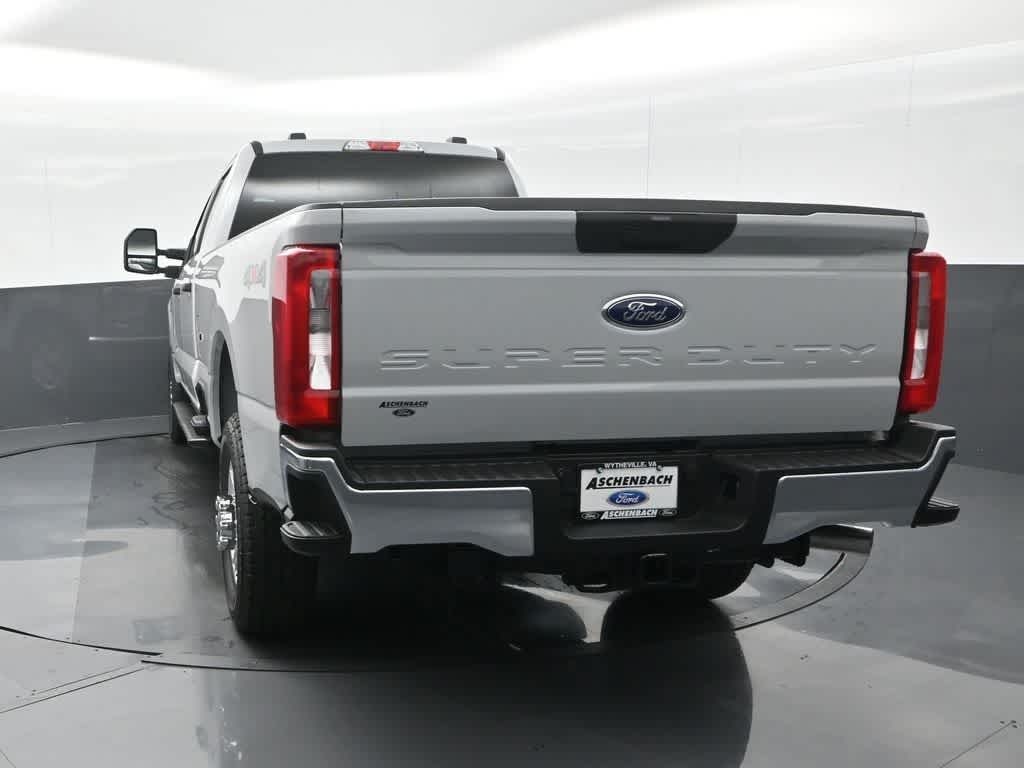 2026 Ford Super Duty F-350 SRW XLT
